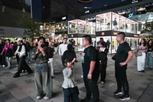 الصين تنفي خفض اليوان وتطالب بنفوذ دولي أكبر