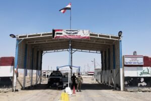 إغلاق معبر مع العراق وفتح آخر مع باكستان.. ماذا يجري على حدود إيران؟