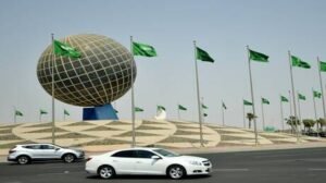 الدفاع المدني السعودي: أضرار مادية بسقوط شظايا جراء اعتراض صاروخ باليستي في الرياض