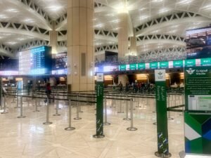 12 قتيلا و309 مصابين باعتداء على مطار "الرياض" والتحالف يتوعد بالرد