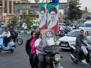 إيران مباشر.. ترمب ينفي التفاوض مع طهران والحرس الثوري يلوح باستهداف القواعد العسكرية بالمنطقة