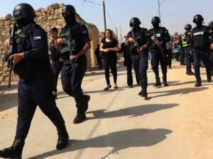 الأمن الأردني: ضبط بالونات حرارية تحمل أسلحة نارية في الكرك
