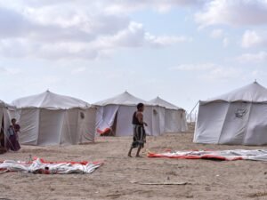 نزوح 290 ألفا في اليمن وحصار الحوثيين لتعز يهدد حياة مئات الآلاف