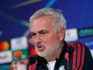 "لا أحد فوق المساءلة".. مورينيو يحذر نجوم ريال مدريد قبل مباراة لايبزيغ