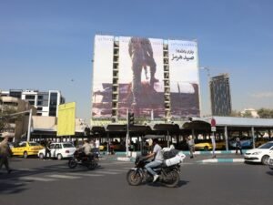 إيران مباشر.. اشتعال ناقلتي نفط بهرمز وواشنطن تتحدث عن عبور جلّ السفن دون إصابات