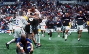 فاز بكأس العالم 1998.. صدفة تقود أسطورة أرسنال إلى عالم السينما