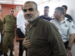 صورة الأسير إبراهيم حامد مقيدا.. سلاح إسرائيلي جديد لترهيب الفلسطينيين