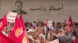 تحت شعار "تونس أولا".. مسيرة تطالب برحيل النظام وتحسين المعيشة